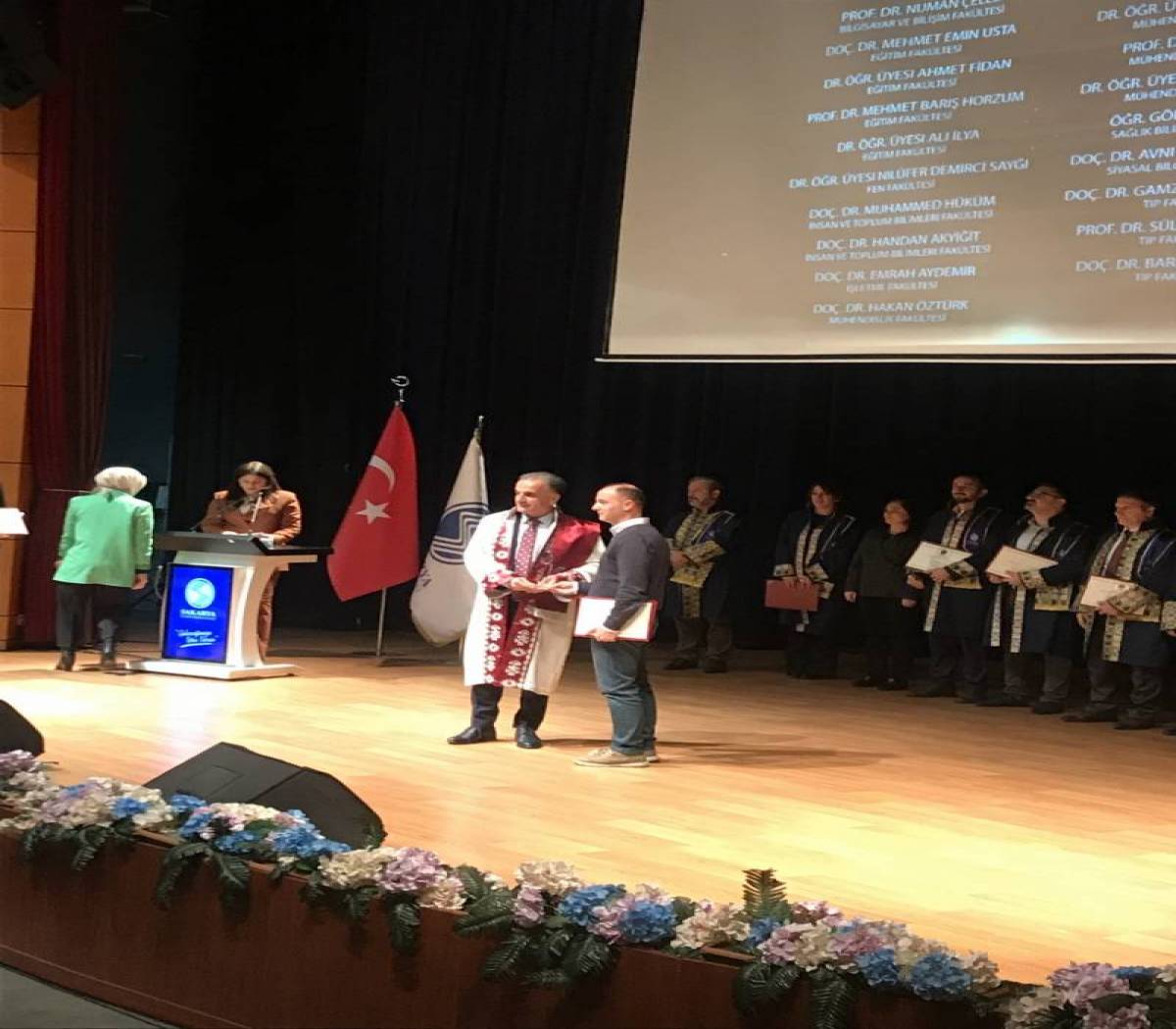 Doç. Dr. Hakan ÖZTÜRK hem “PROJE” hem de “YAYIN” performans alanlarında başarı ödülüne layık görüldü.